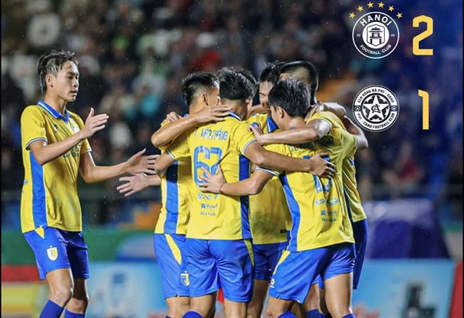 Hình ảnh người dùng đang xem xét cài đặt quyền riêng tư trên nền tảng 90ok game